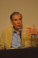 Ren&eacute; Avil&eacute;s Fabila recibe homenaje por trayectoria en la Sala M. Ponce del Palacio de Bellas Artes - 50 a&ntilde;os de Literatura - Protagonistas de la literatura mexicana.  Participantes: Miguel Sabido, Silvia Molina, Ren&eacute; Avil&eacute;s, Jos&eacute; Agust&iacute;n, Eraclio Zepeda y Bernardo Ruiz
