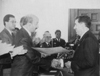 Ren&eacute; Avil&eacute;s Fabila recibiendo el Premio Nacional de Periodismo de manos de Carlos Salinas de Gortari, mejor conocido como El Innombrable