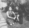 Rosario y Ren� con la nieta de Rin Tin Tin en 1965 en casa del poeta Antonio Casta�eda