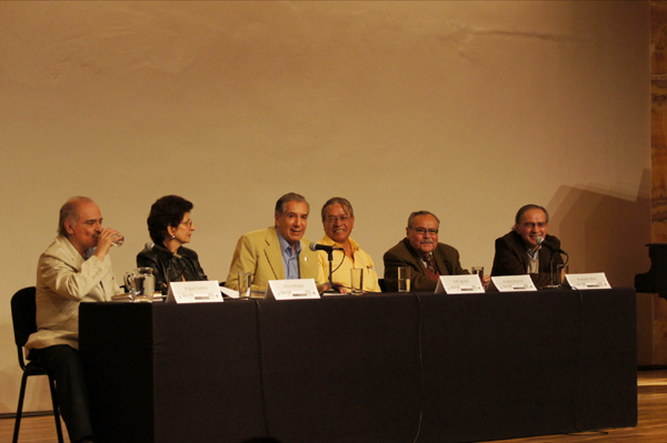 Recibe homenaje por trayectoria en la Sala M. Ponce del Palacio de Bellas Artes - 50 a�os de Literatura - Protagonistas de la literatura mexicana. Participantes: Miguel Sabido, Silvia Molina, Ren� Avil�s, Jos� Agust�n,  Eraclio Zepeda y Bernardo Ruiz 