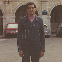Ante la casa de Víctor Hugo. París (1972)
