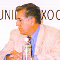 Con Patricia Aceves, rectora de la UAM-X y Porfirio Muñoz Ledo, entonces candidato a la Presidencia de la República<br>RAF era el Coordinador de Extensión Universitaria de dicha institución (2000)