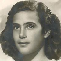 Leonora, hermana de René, la que falleció antes de cumplir trece años y a quien su padre, René Avilés Rojas, le dedicó una novela, la historia de su breve vida, agonía y muerte. La obra se titula 'Leonora' y fue públicada en 1949.