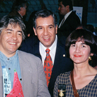 Magdalena Rodríguez, Sebastián y Gabriela Hernández en el homenaje a RAF por 25 años como escritor